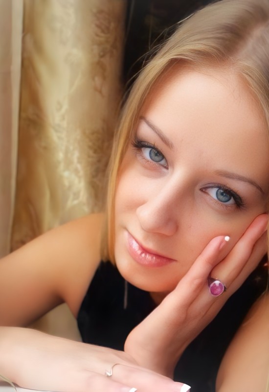 Yulia • 35 • Ukraine