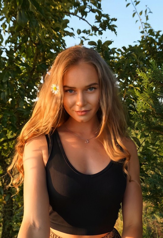 Marina • 37 • Ukraine