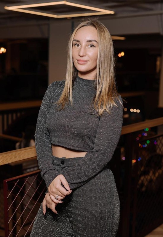 Yana • 38 • Russia