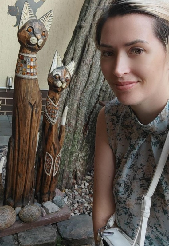 Elena • 40 • Россия