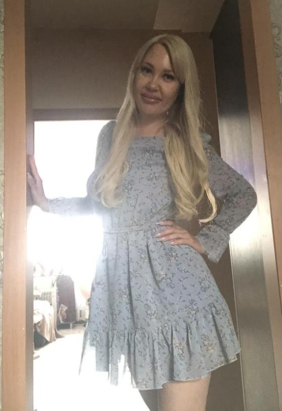 Julia  • 40 • Russia