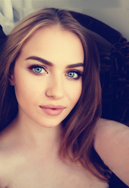 Nina • 36 • Ukraine