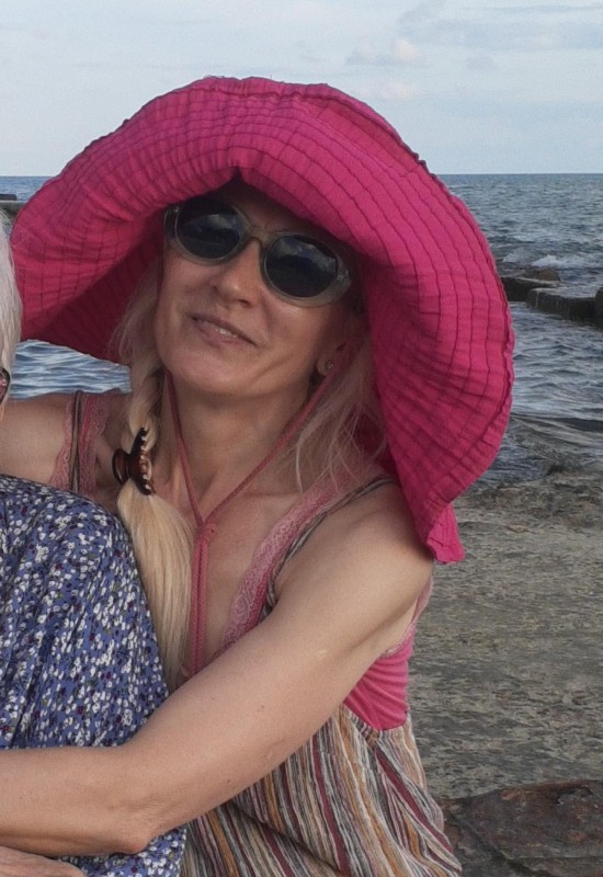 Elena • 51 • Росія