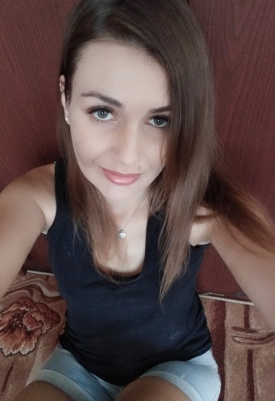 Julie • 39 • Ukraine