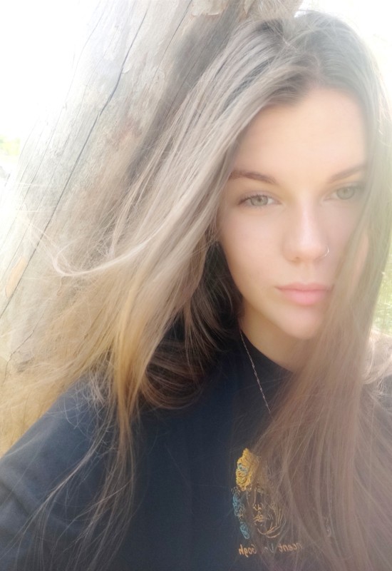 Anna • 25 • Russie