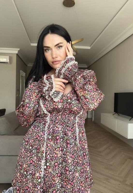 Vika • 31 • Ukraine