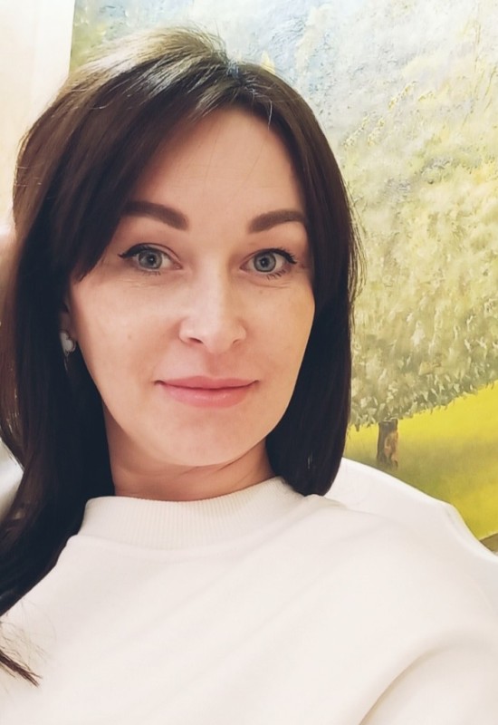 Elena • 39 • Russie