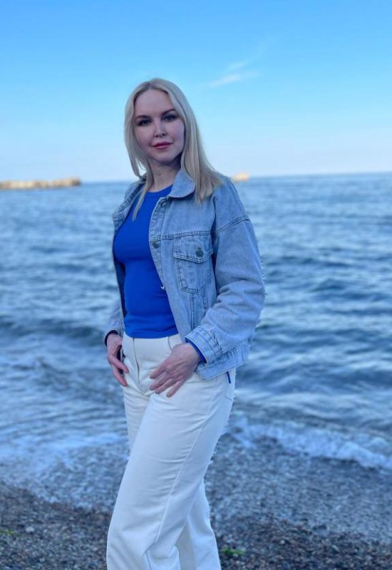 Marina • 53 • Україна