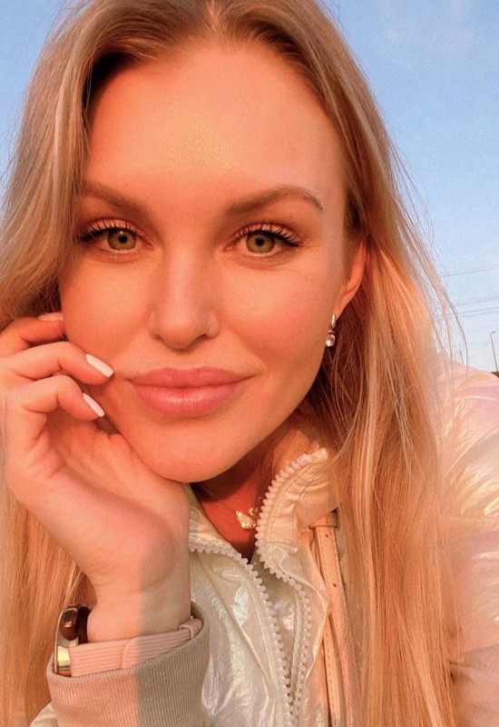 Alena • 39 • Belarus