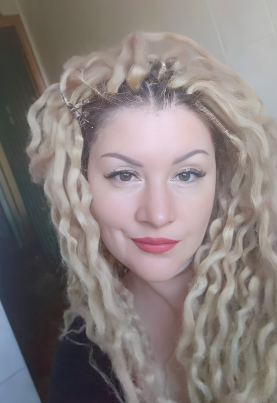 Anna • 38 • Россия