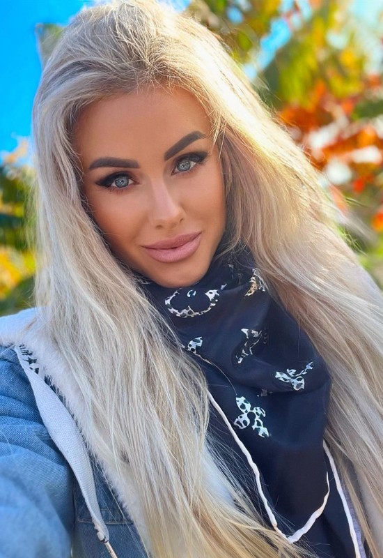 Oksana • 34 • Russia