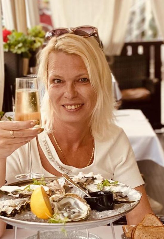 Julia  • 56 • Russie