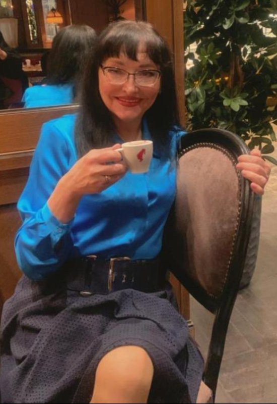 Elena • 54 • Russie