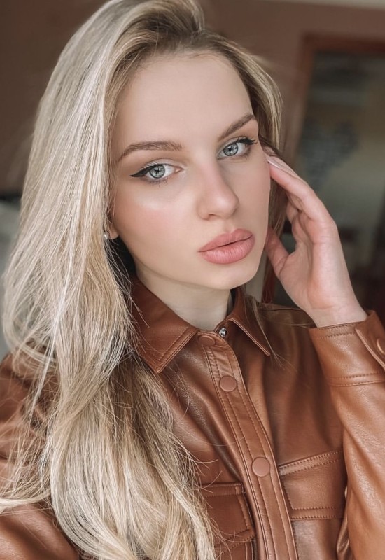 Alina • 29 • Ukraine 🇺🇦
