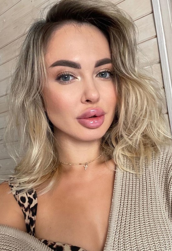 Maria • 35 • Russia