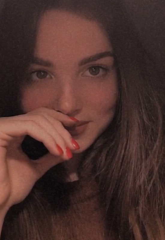 Ksenia • 21 • Україна