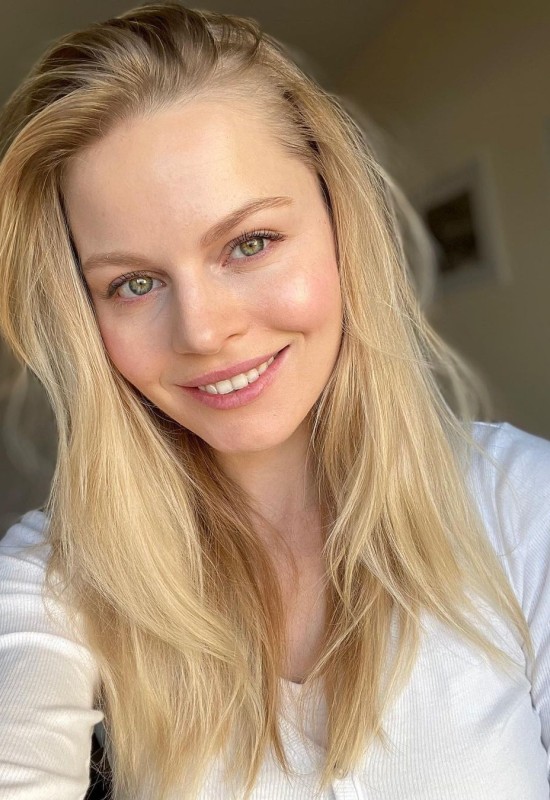 Maria • 43 • Ukraine