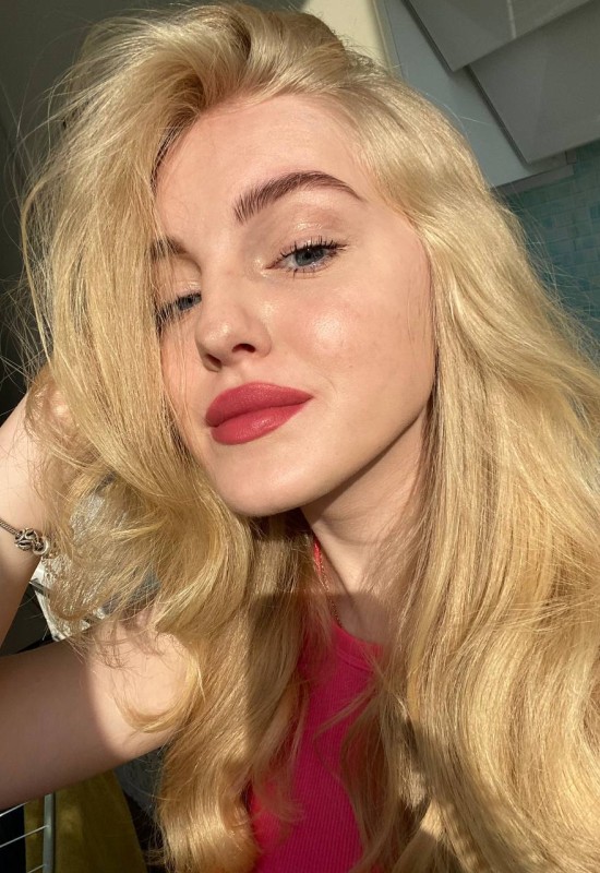 Nastya • 32 • Ukraine