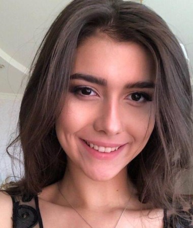Hellen, 26
