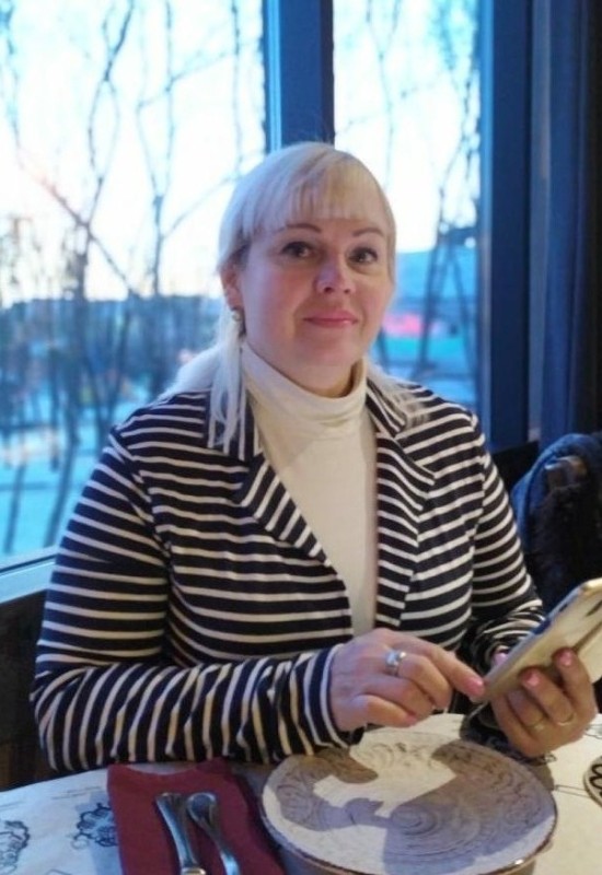 Irina • 52 • Україна