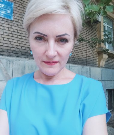 Elena, 47