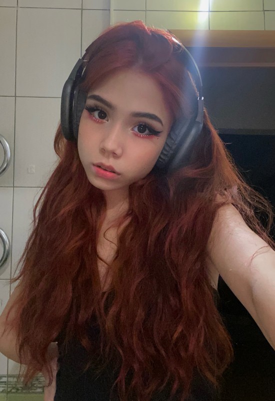 Gloria • 26 • Russia