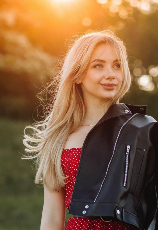 Olga • 31 • Ukraine