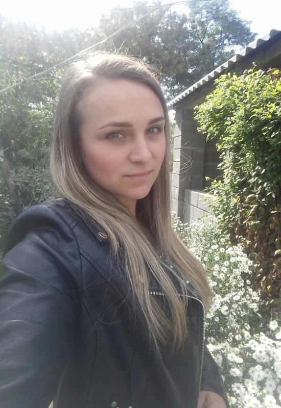 Elena • 38 • Україна