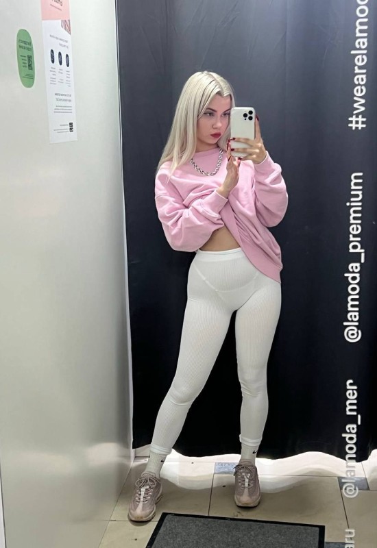 Nastia • 20 • Russia