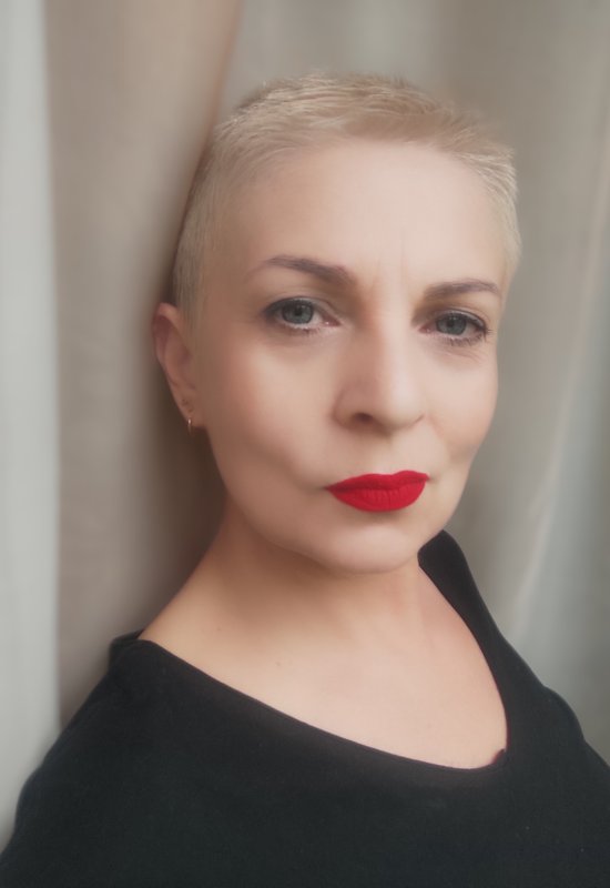 Elena • 57 • Pays-Bas
