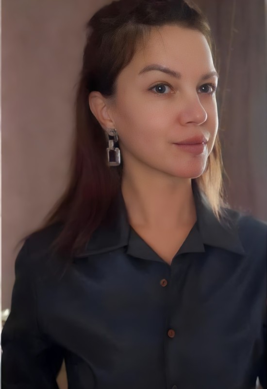 Olga • 42 • Ukraine