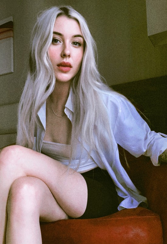 Olga • 27 • Russia