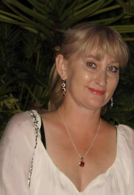 Elena • 62 • United States