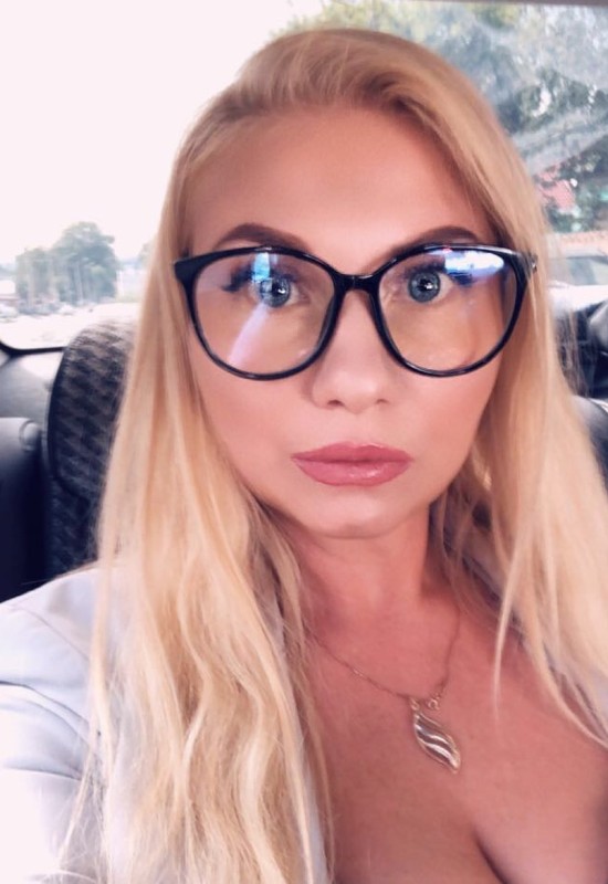 Arina • 39 • Ukraine