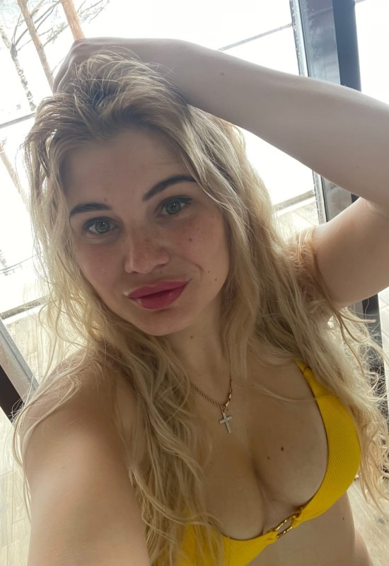 Yana • 38 • Ukraine