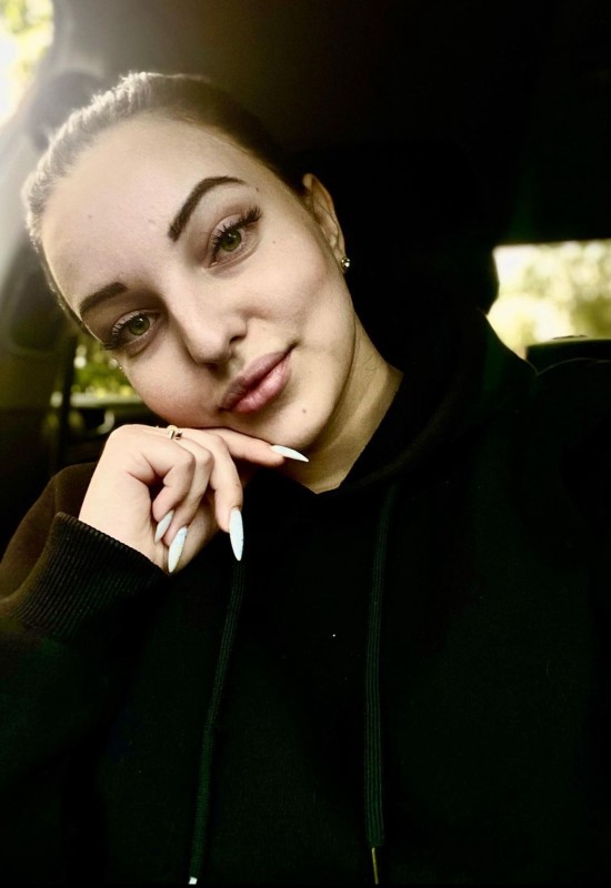 Karina  • 27 • Ukraine