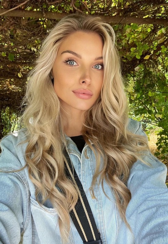 Nellya • 35 • Ukraine