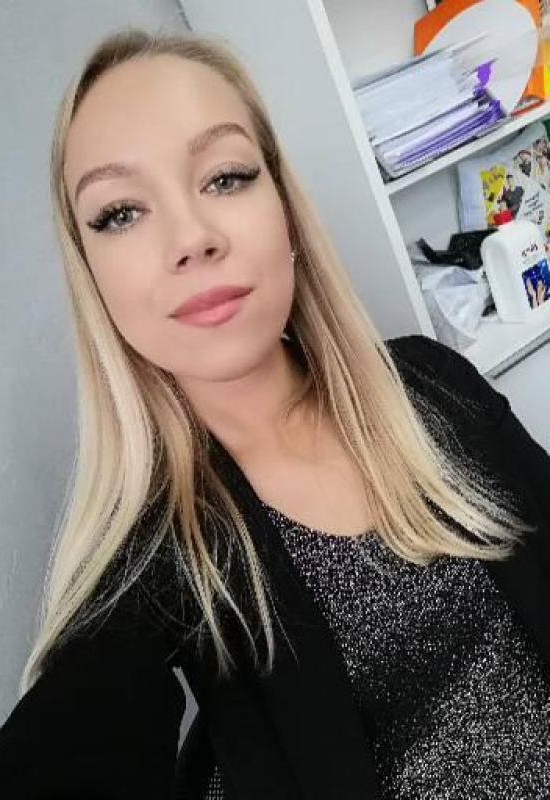 Anna • 33 • Russia