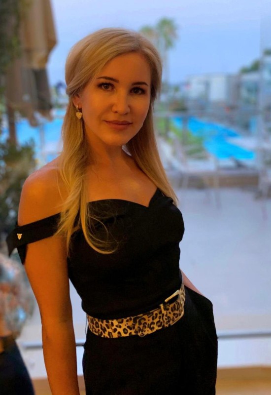 Larissa • 45 • Russie