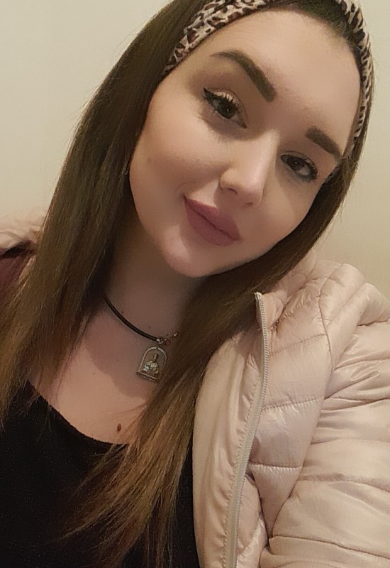 Viktoria • 27 • Франція