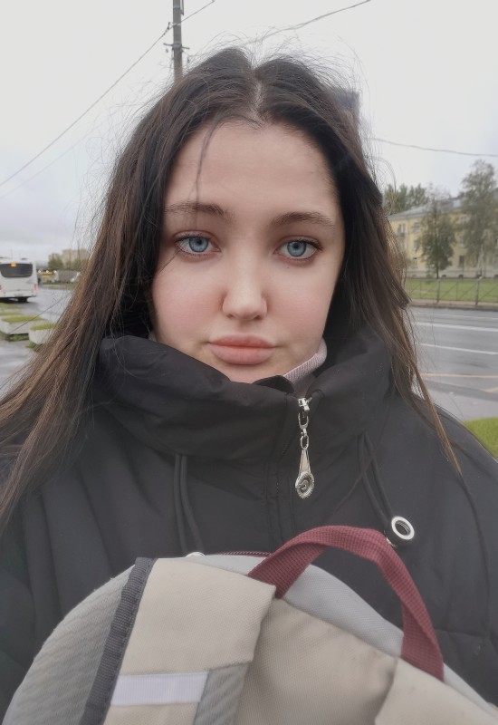 Vika • 36 • Russie