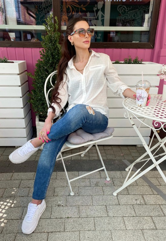 Anna • 37 • Russia