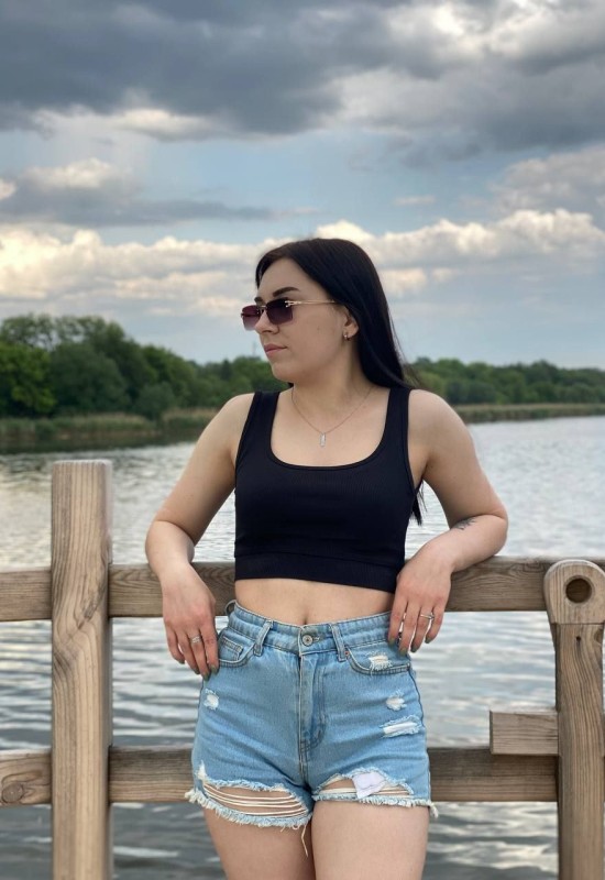 Anna • 25 • Франція