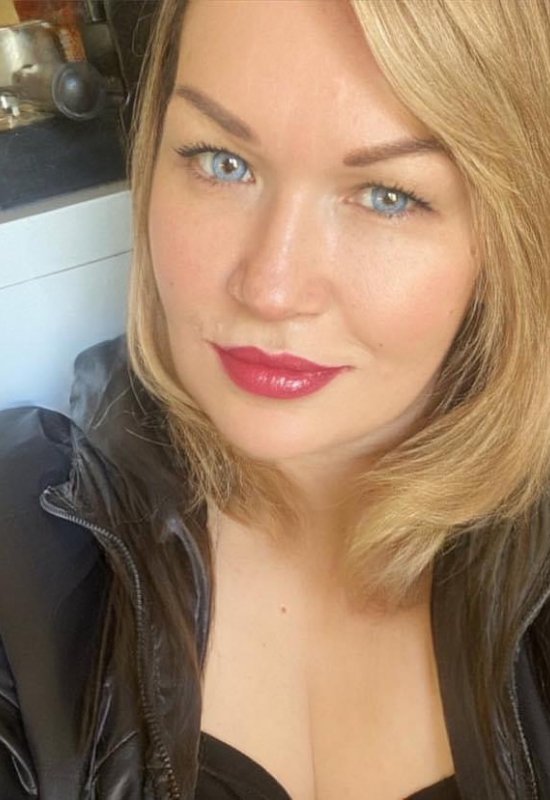 Anna • 54 • France