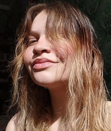 Yana, 24