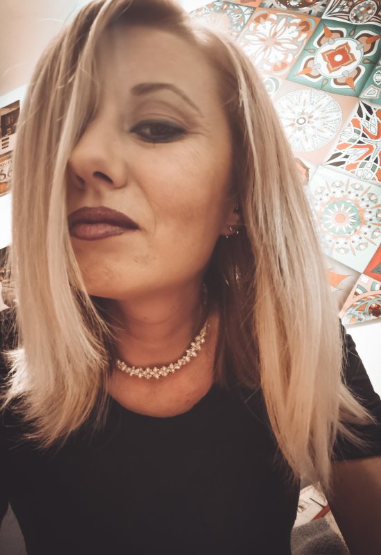 Dina • 40 • Israël