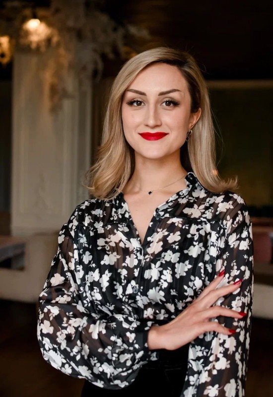 Ekaterina • 34 • Russia