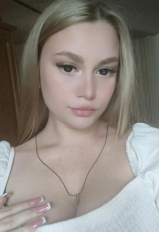 Elena • 27 • Ukraine