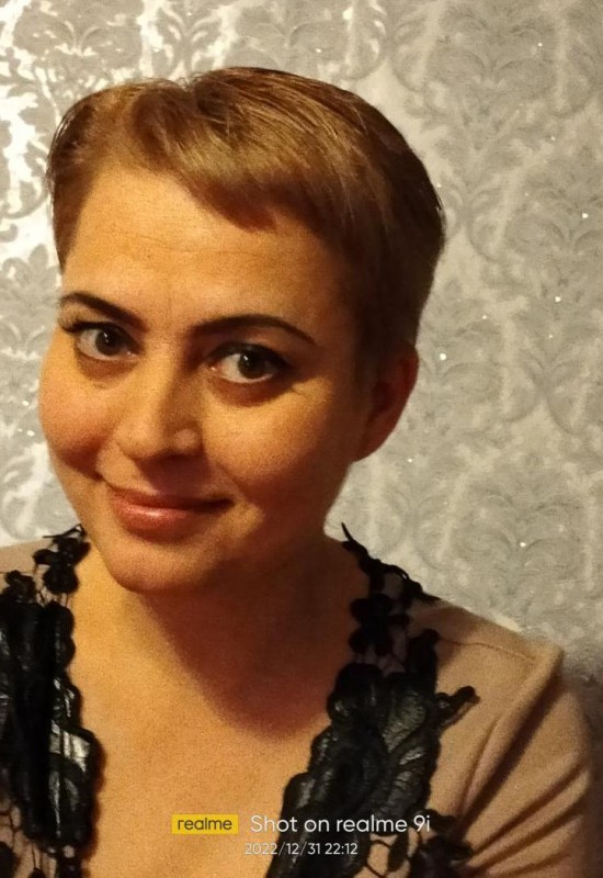 Olga • 41 • Russia