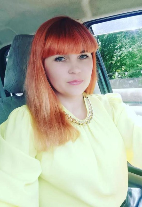 Elena • 35 • Russie